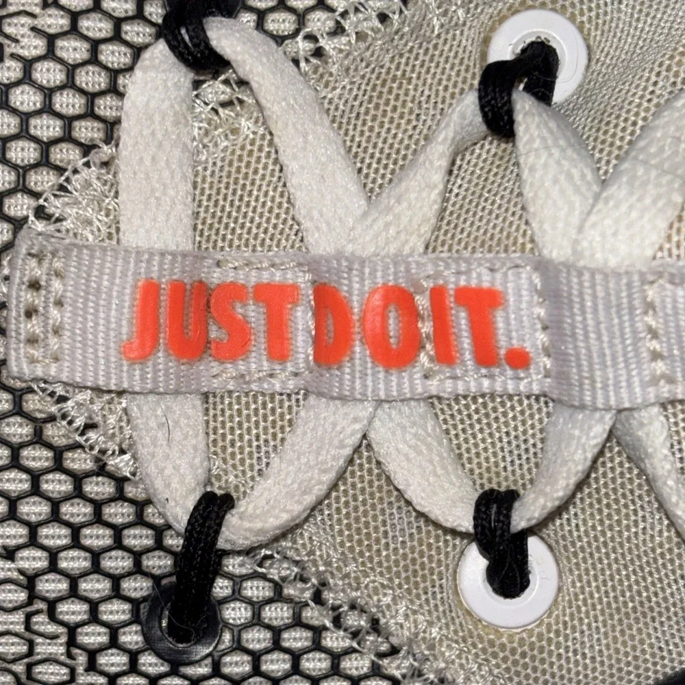 Nike Free TR 8 942888-101 White Black Total Crimson Trainers Women's US 8.5 EUC